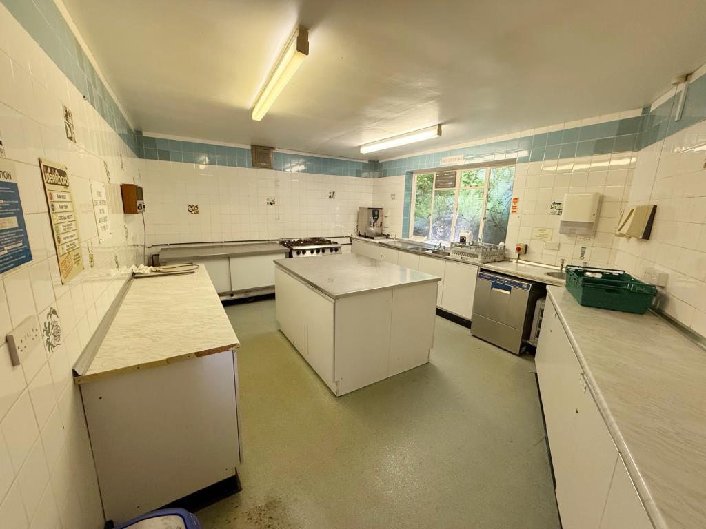 Lot: 31 - FORMER COMMUNITY HALL WITH DEVELOPMENT POTENTIAL - Commercial Kitchen